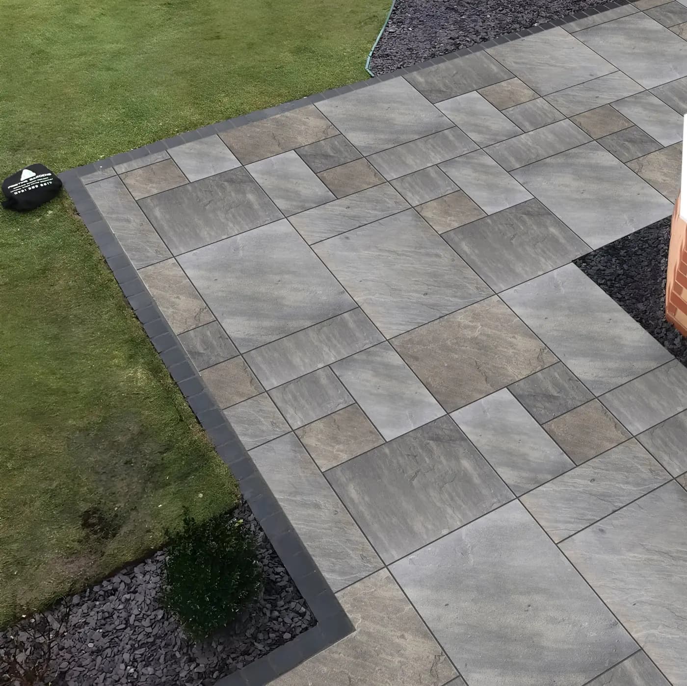 Sagar Black Sandstone Paving thumbnail 3